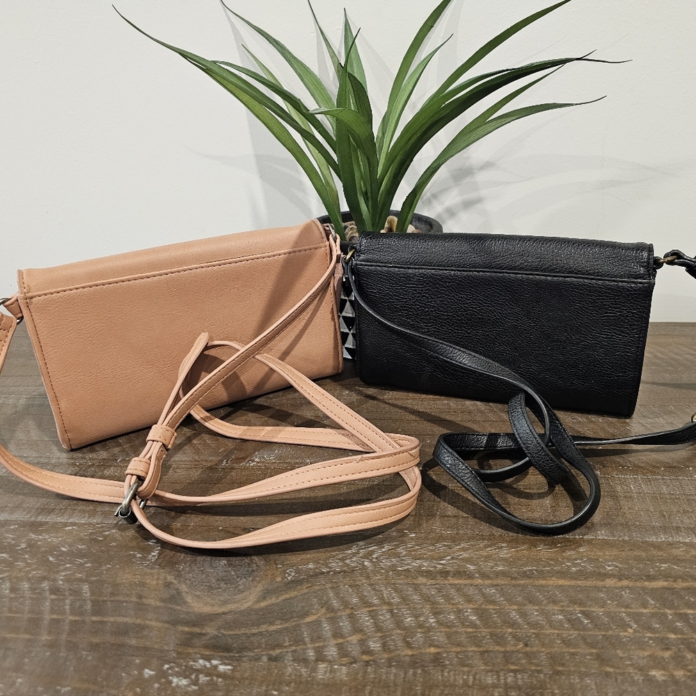 Universal Thread Crossbody Wallets - image 2